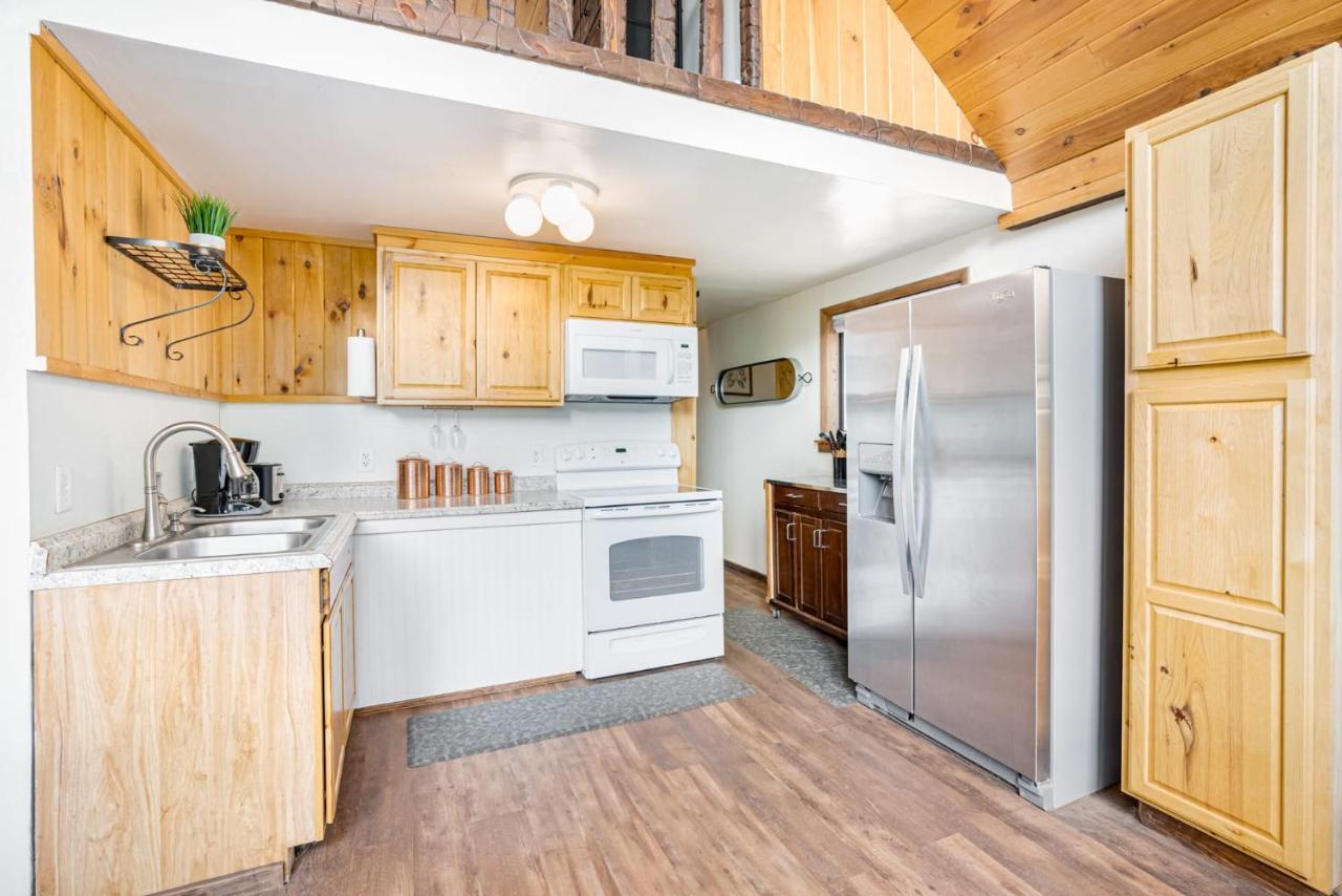 Quaint Loft Cabin W Hot Tub, Firepit, Deck & Grill Hedgesville Exterior foto