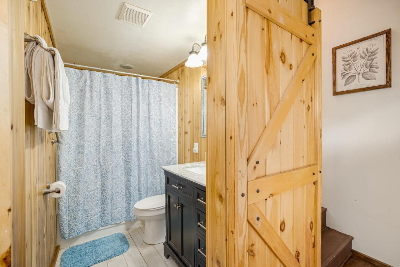 Quaint Loft Cabin W Hot Tub, Firepit, Deck & Grill Hedgesville Exterior foto