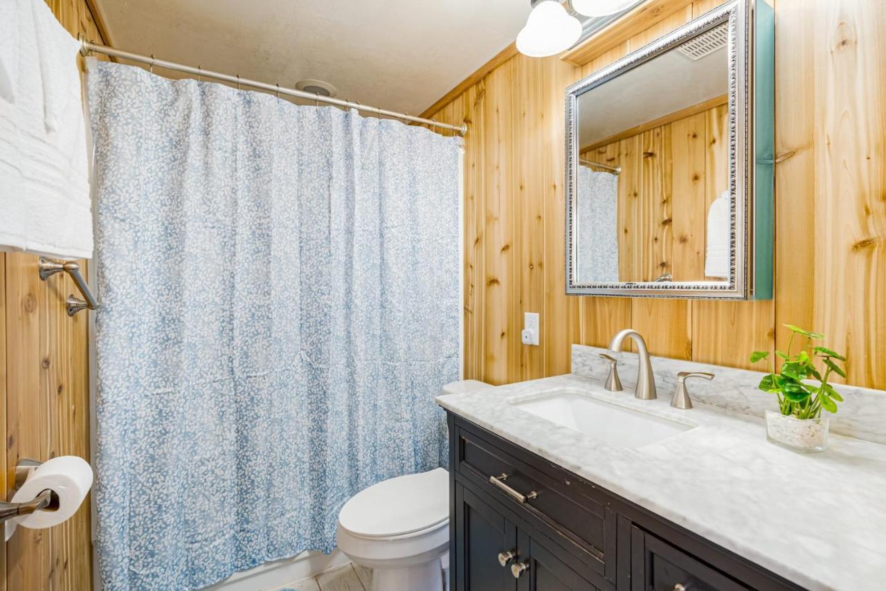 Quaint Loft Cabin W Hot Tub, Firepit, Deck & Grill Hedgesville Exterior foto