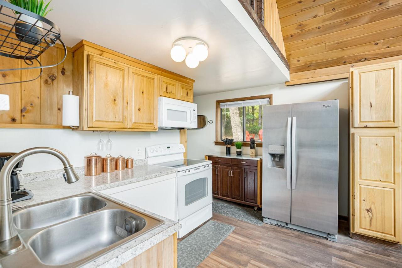 Quaint Loft Cabin W Hot Tub, Firepit, Deck & Grill Hedgesville Exterior foto