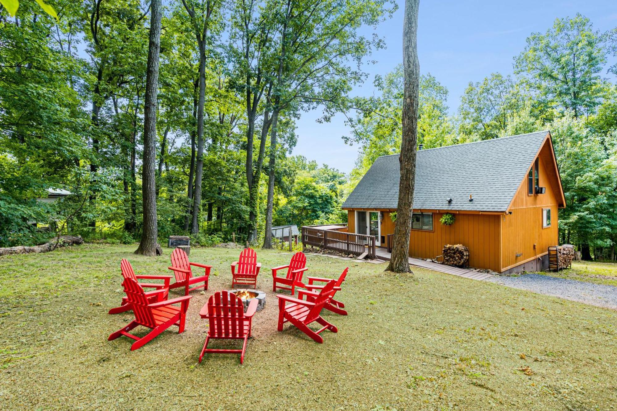 Quaint Loft Cabin W Hot Tub, Firepit, Deck & Grill Hedgesville Exterior foto