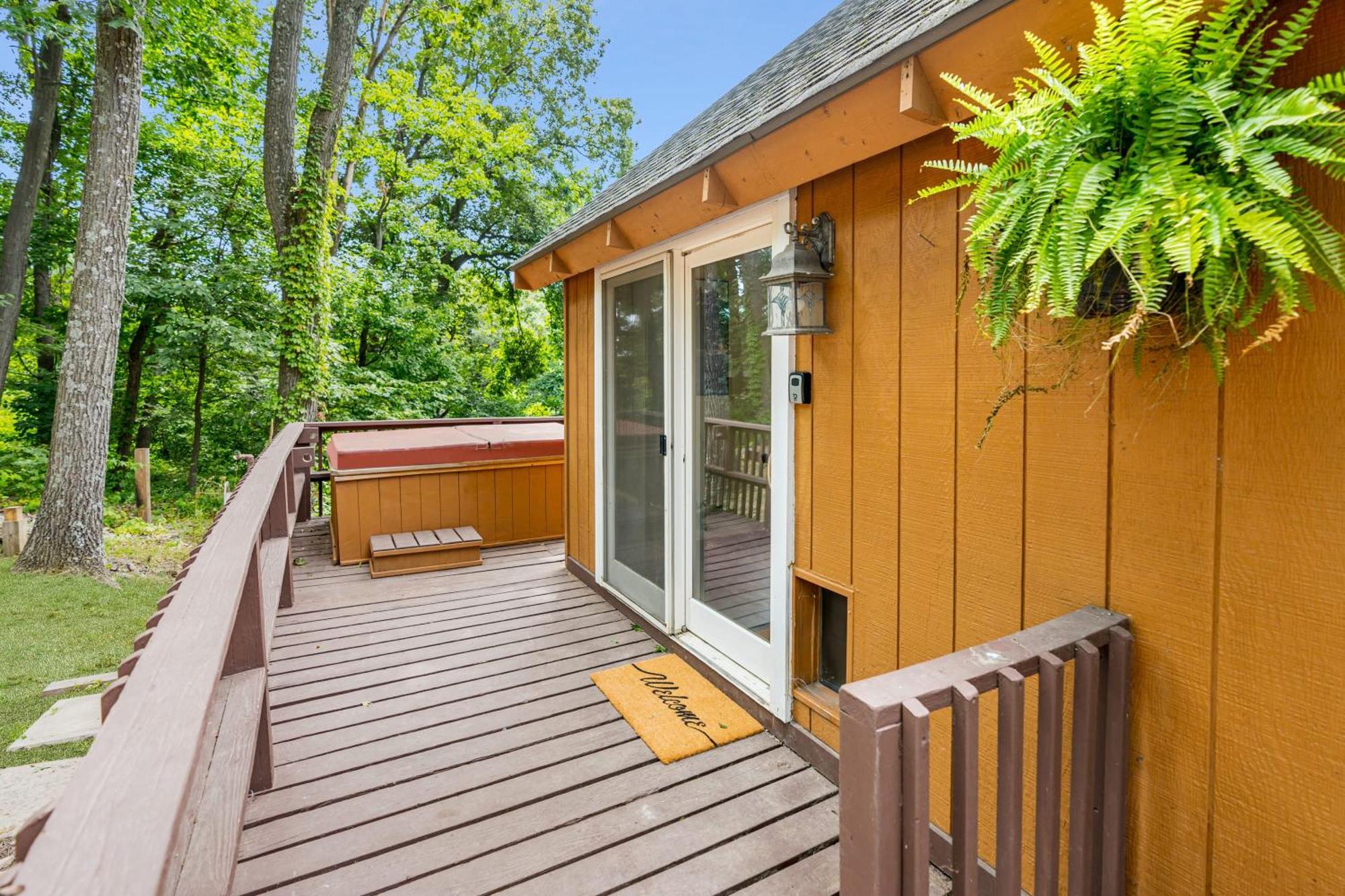 Quaint Loft Cabin W Hot Tub, Firepit, Deck & Grill Hedgesville Exterior foto